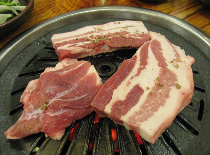 꿀꿀이통돼지왕소금구이 이미지