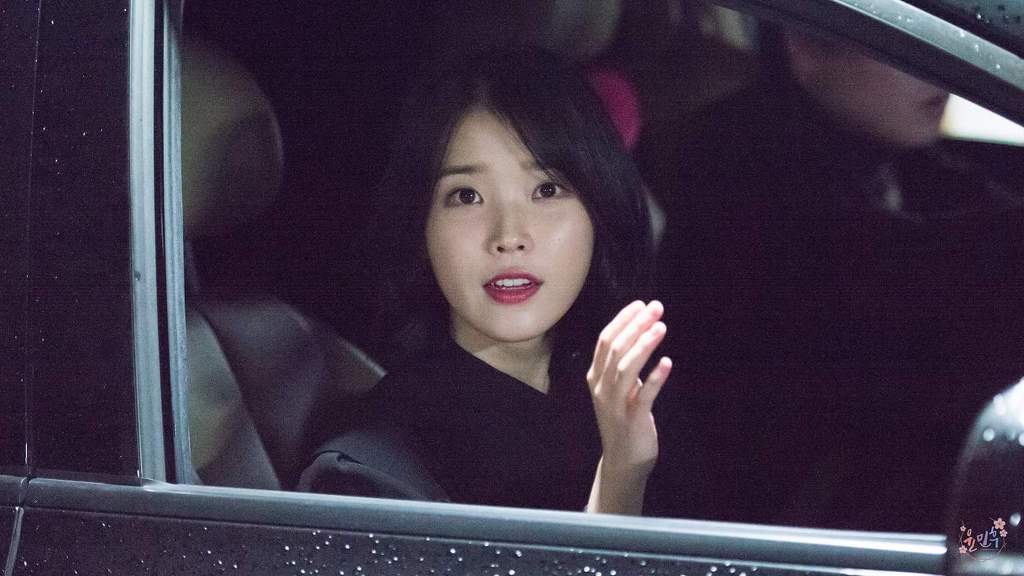 미모 미친 오늘자 아이유 단발.jpg | 인스티즈