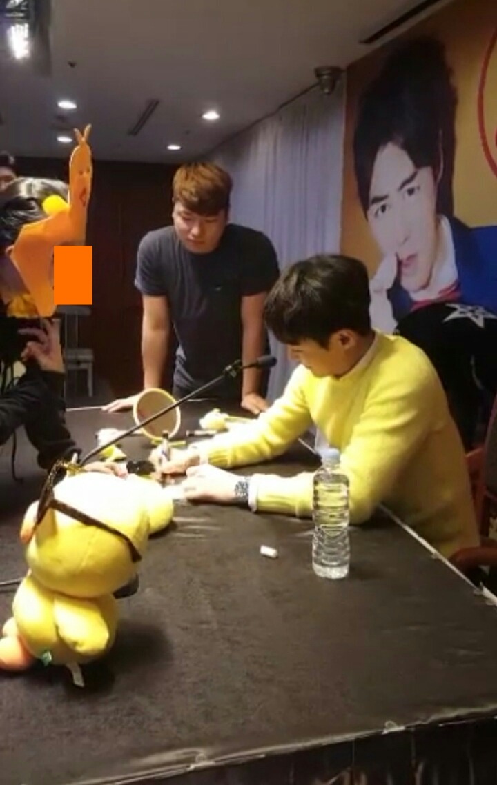 현재 전진 팬싸인회 상황.jpg | 인스티즈