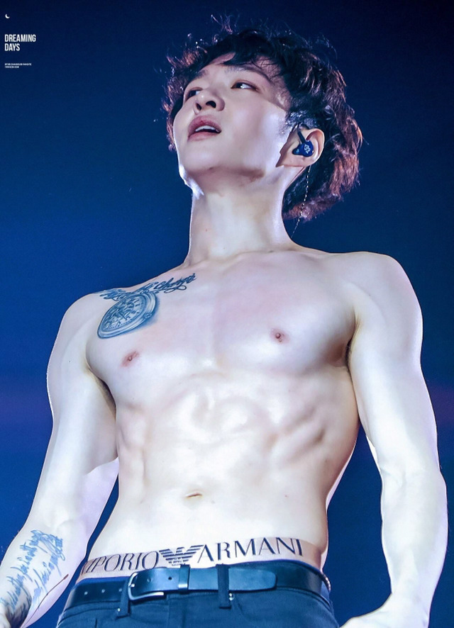 팬과 스치듯 한 약속 지키려고 이 악물고 복근 만든 아이돌 | 인스티즈