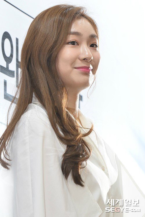 오늘자 김연아 갤럭시 S8 개통행사 참석 | 인스티즈