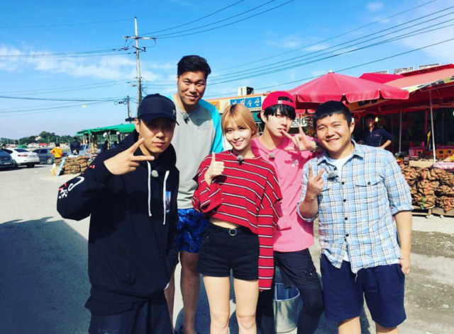 김희철 인스타 with 트와이스 모모 and 꽃놀이패 | 인스티즈