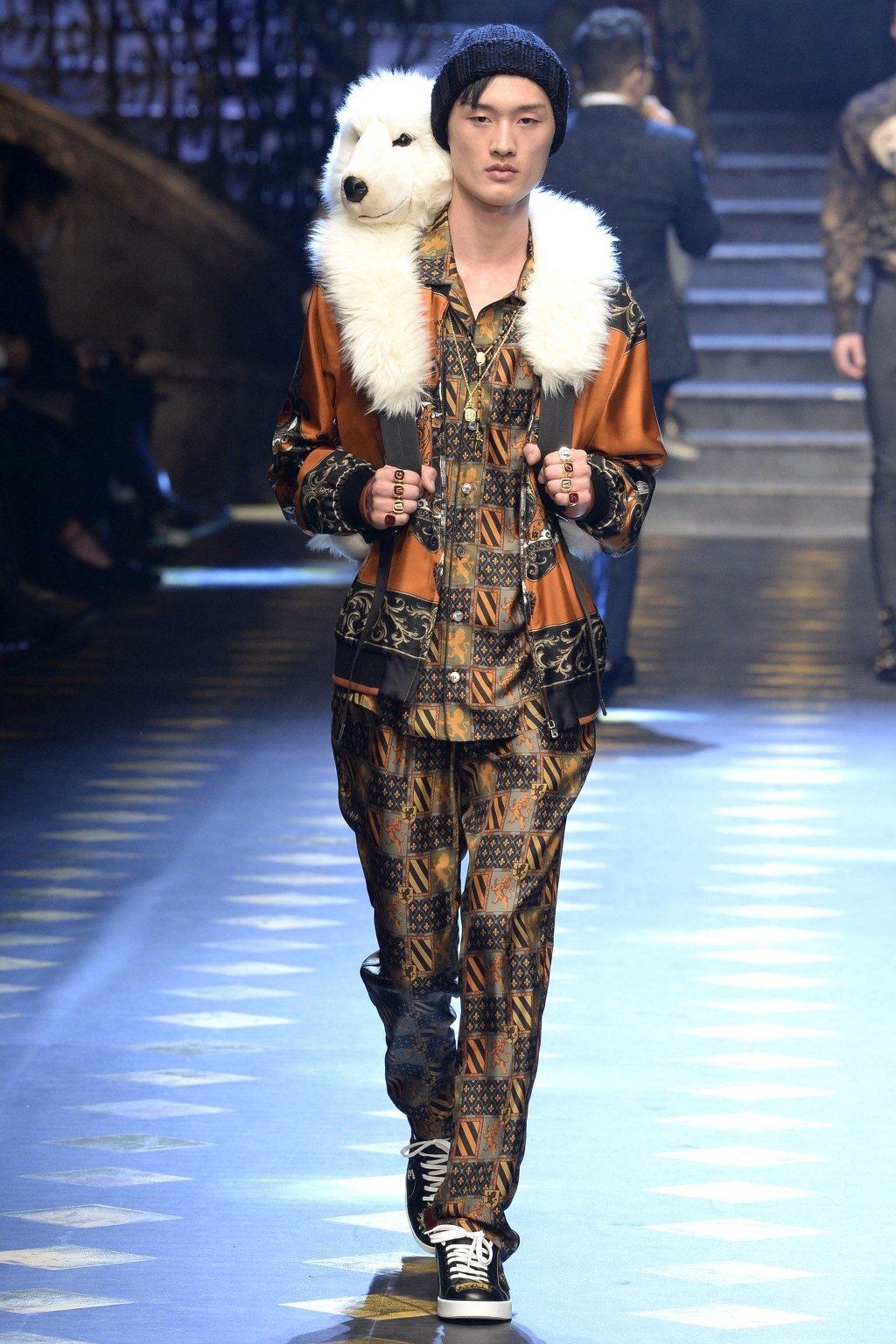 동양인에게만 특정 의상 입히고 있는 Dolce & Gabbana | 인스티즈