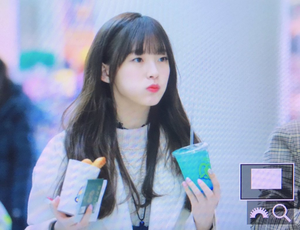 오늘자 오마이걸 인천공항 일본 출국 사진.JPG | 인스티즈