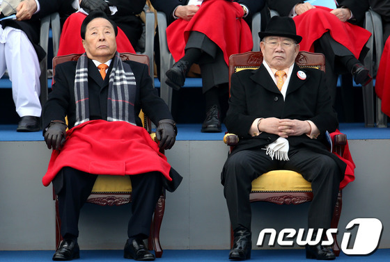 보는 사람이 다 어색한 사진.jpg | 인스티즈