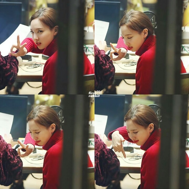 [트와이스] 빨간 목폴라를 입은 나연이 | 인스티즈