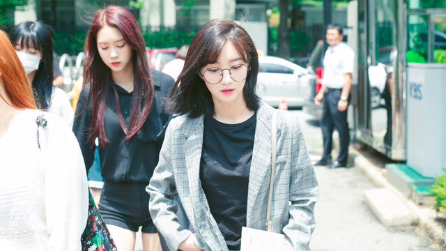 [오마이걸] 오늘은 내가 좋아하는 선수의 생일이라서 비니 | 인스티즈