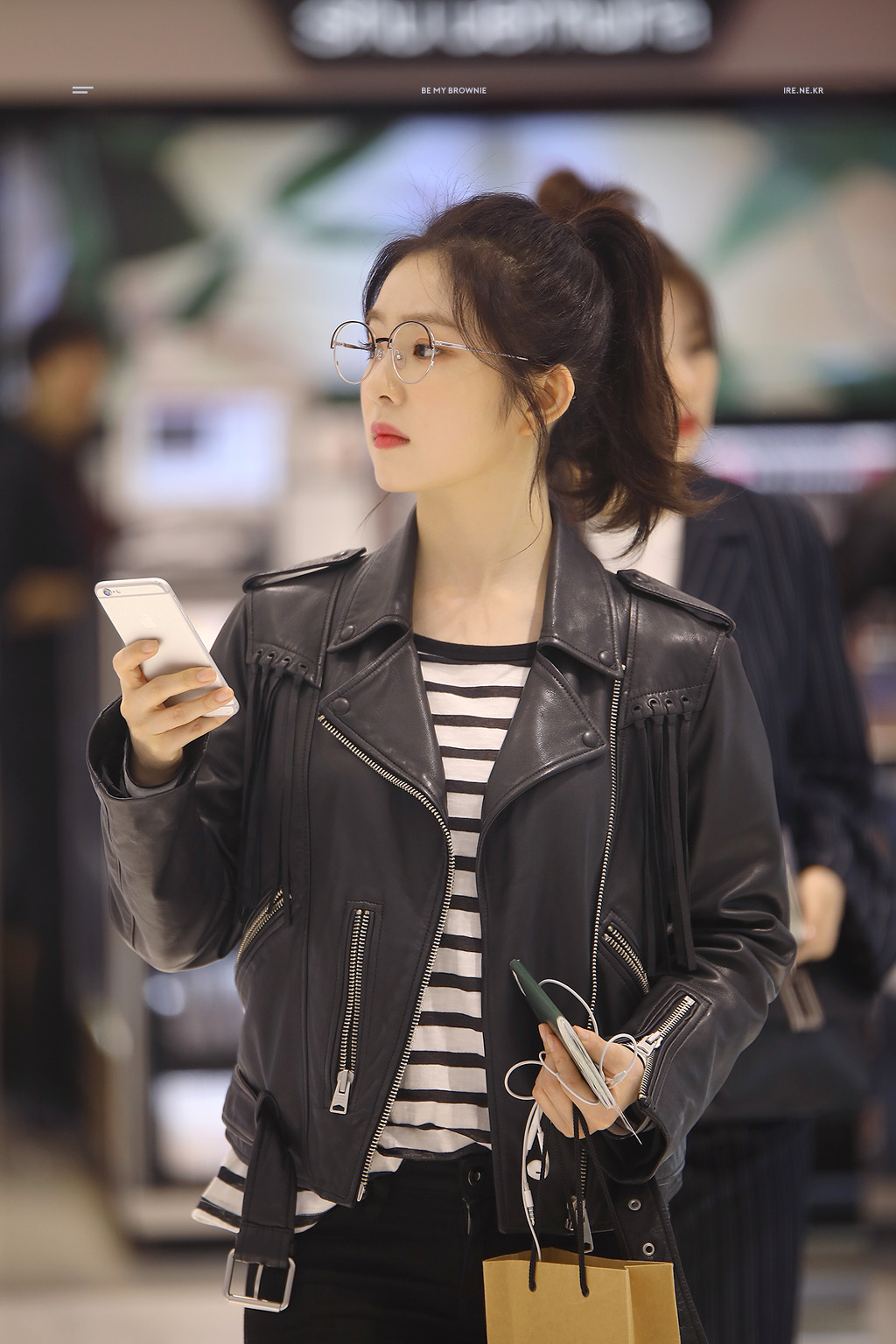 안경+머리 묶은 아이린.jpg | 인스티즈