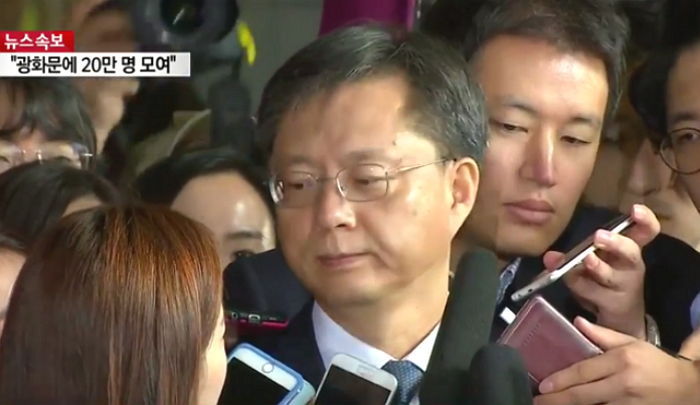 오늘자 우병우 법원 도착ㄷㄷㄷ | 인스티즈