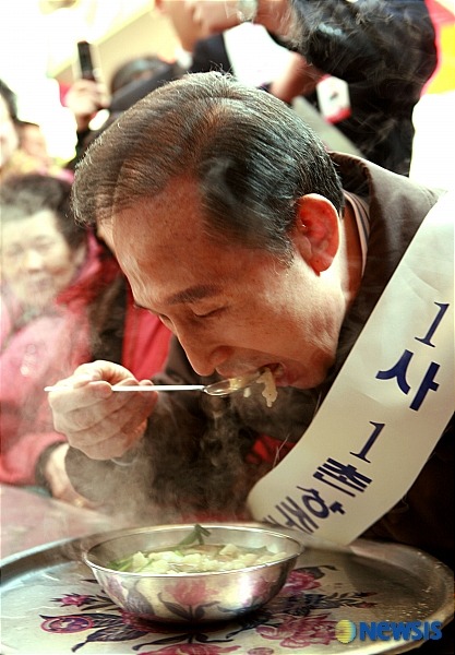 이명박 먹방사진 보고가세요 | 인스티즈