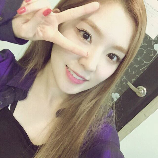 셀카 못찍는다고 소문난 아이린.JPG | 인스티즈