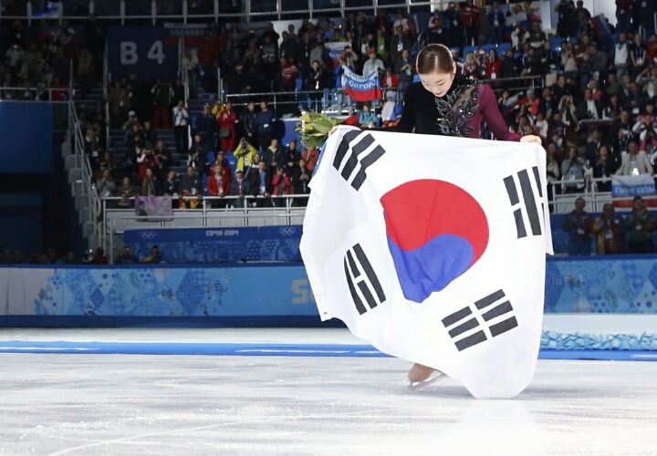 태극기가 잘 어울리는 여자 | 인스티즈