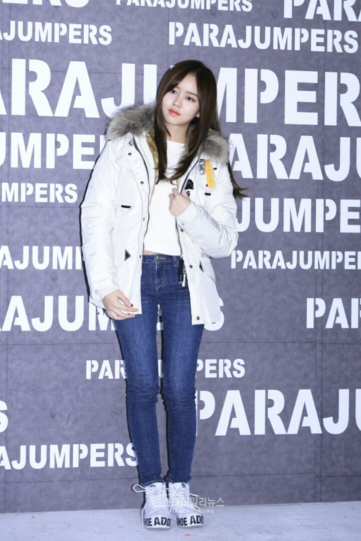 오늘자 앞머리 깐 김소현 | 인스티즈