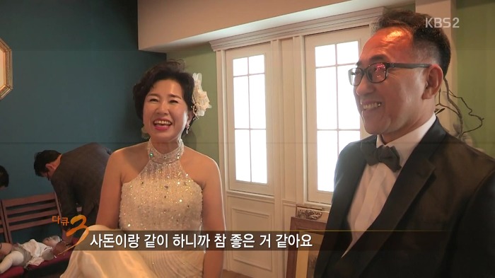 [다큐3일] 어버이날 선물로 양가 부모님께 리마인드 웨딩촬영 선물한 부부.jpg | 인스티즈