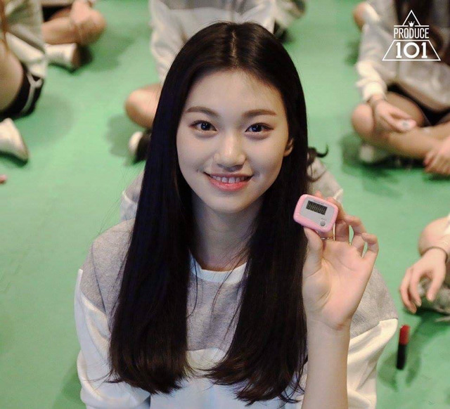 [프로듀스] 친구들한테 세월호 리본 나눠준 연습생.jpg | 인스티즈