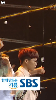 오늘 인기가요 레드벨벳 예리, 악뮤 수현이 친목.gif | 인스티즈