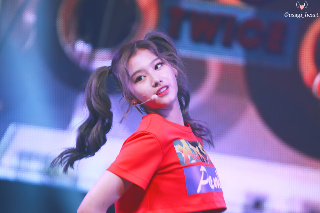 매일 헤어스타일이 바뀌는 트와이스 사나.jpg | 인스티즈