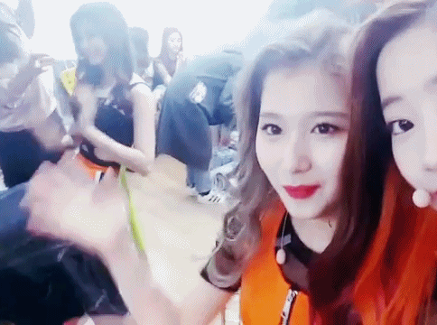 머리 묶는거랑 푼거랑 갭이 큰거같은 여자아이돌 .jpg | 인스티즈