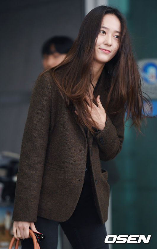 오늘자 같은곳 출국하는 수지 크리스탈.jpg | 인스티즈