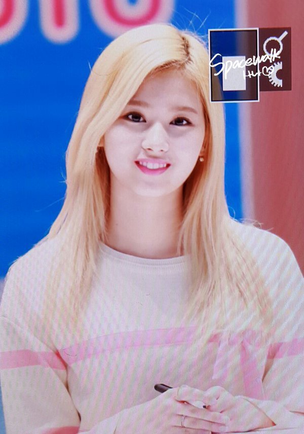 코디 어이를 얼굴로 이겨낸 사나.gif | 인스티즈