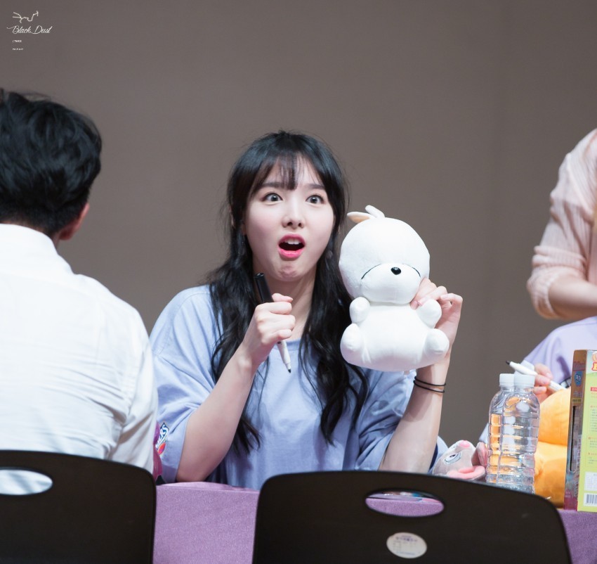 [트와이스] 서열9위 토끼언니 맏내 나연 짤들.jpg | 인스티즈