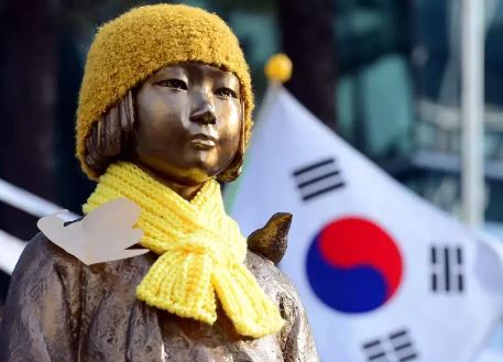  콘돔을 매일같이 씻던 소녀들이 받은 10억엔 | 인스티즈