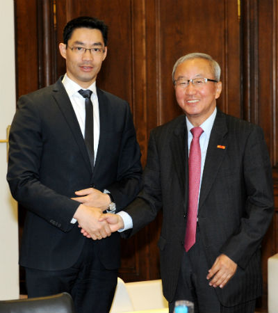 독일의 최연소 동양인 부총리.jpg | 인스티즈