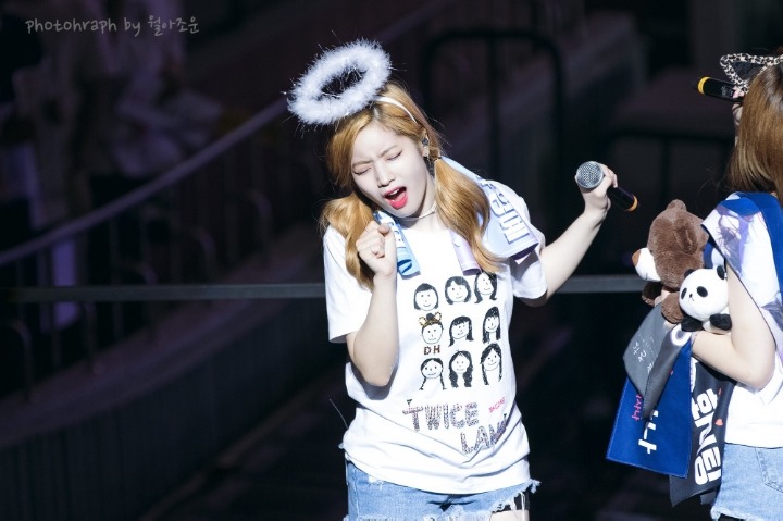 ??? : 다현아 마이크 여기있어... | 인스티즈