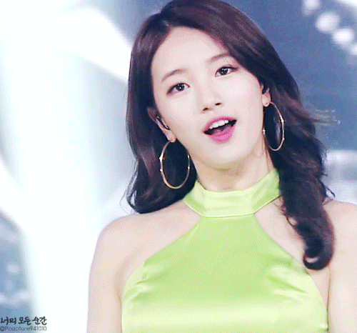 안어울리는색이 없는 수지.gif | 인스티즈