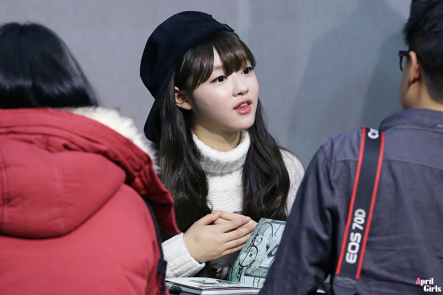 볼이랑 입술이 귀여운 오마이걸 유아 | 인스티즈