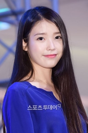 151106 오늘자 팬사인회에서 아이유.jpg | 인스티즈