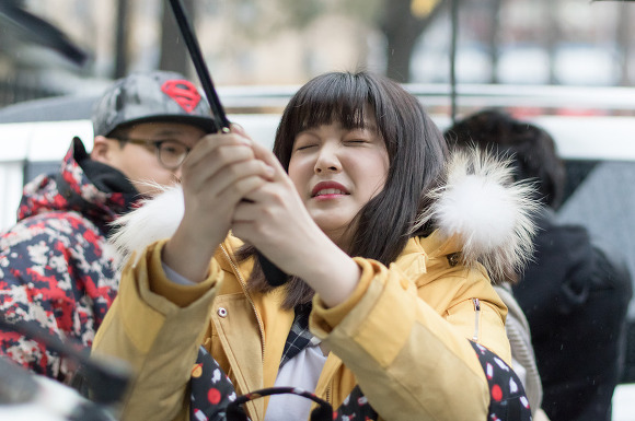 [데이터주의] 라붐에서 탱탱볼을 맡고 있는 율희.jpgif | 인스티즈