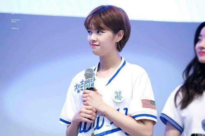 나를 쳐다보고 인사하는 정연이 | 인스티즈