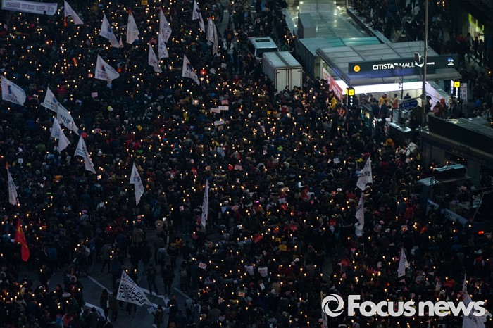 촛불로 가득찬 광화문광장 | 인스티즈