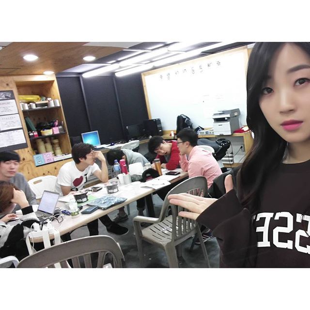인터넷보면 한두명쯤 내 주위에 있을 것 같은데 없는 여자 st | 인스티즈