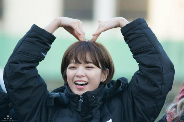 짧은 머리가 잘 어울리는 트와이스 정연 .jpg | 인스티즈