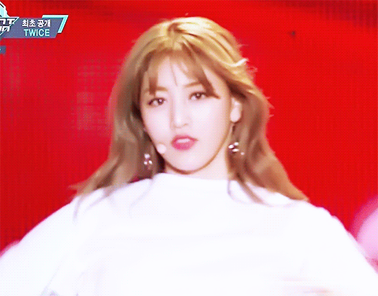[트와이스] 엠카와 뮤뱅에서의 지효(움짤있음) | 인스티즈