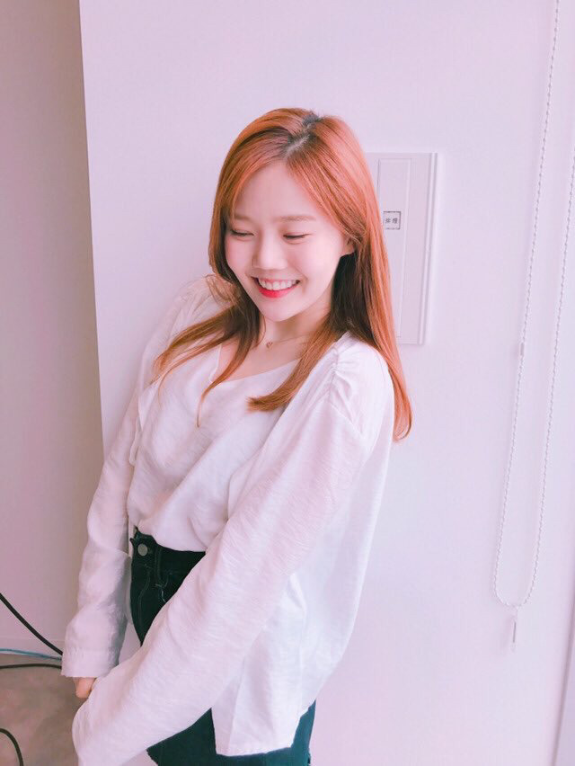 [오마이걸] 낮잠을 자고 싶지만 일은 해야하니 효정이 | 인스티즈