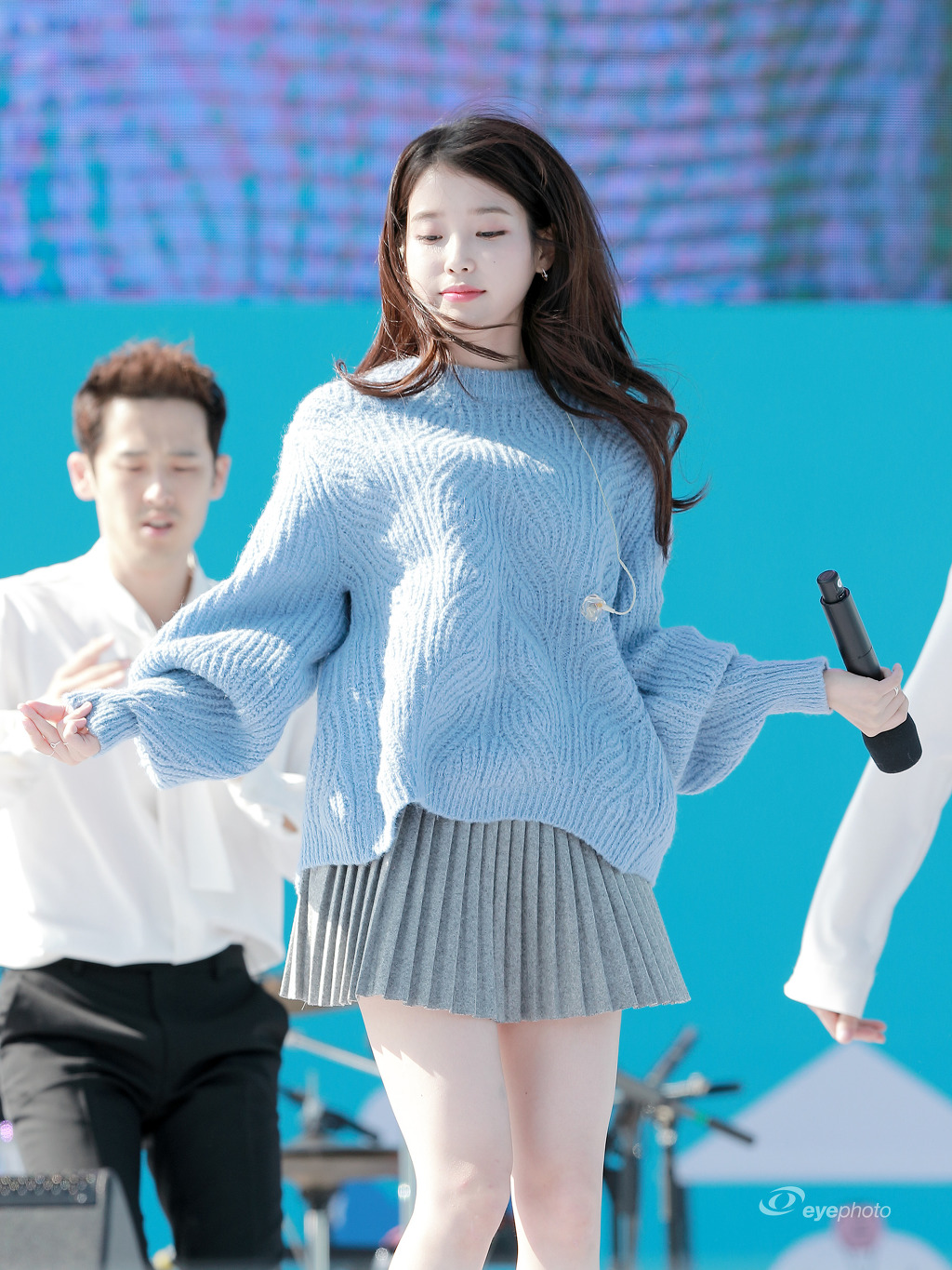 하늘하늘한 하늘색 아이유.jpg | 인스티즈