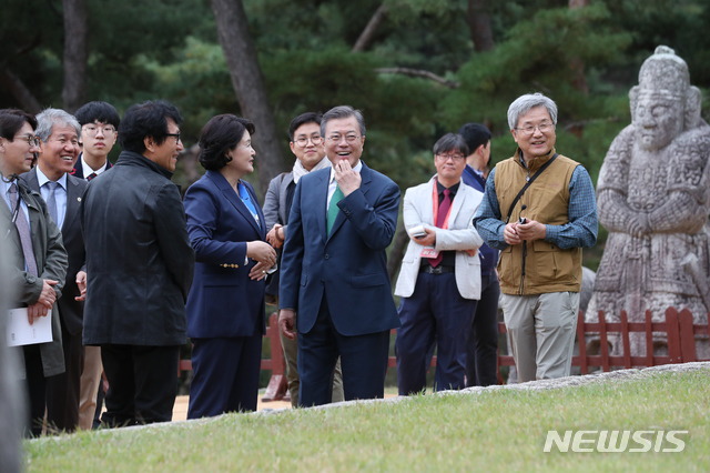 오늘자 한글날 문재인 대통령 내외.jpg | 인스티즈