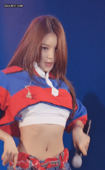 눈빛 하나만큼은 타고난 청하.jpgif | 인스티즈