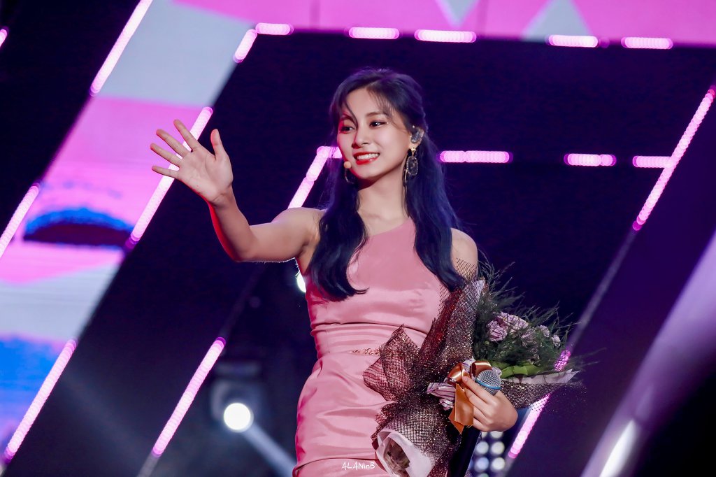 머리묶은 쯔위.jpgif | 인스티즈