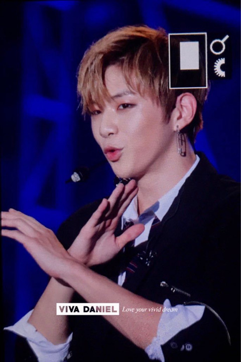 행사 중 마이크가 나오지 않을때 워너원의 반응 | 인스티즈