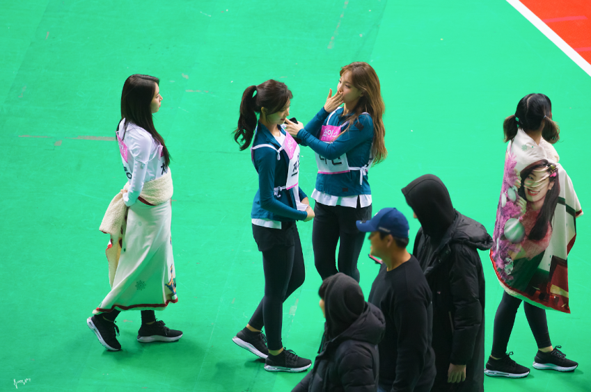 카리스마 맏언니인줄 알았는데 걍 엿던 아이돌 | 인스티즈