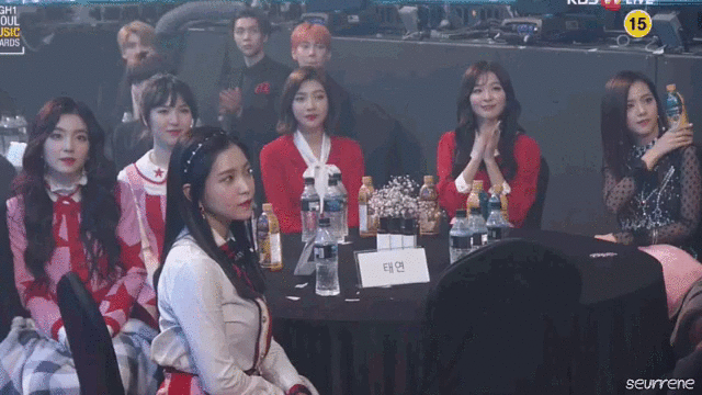 이 손의 주인은 누구일까요? | 인스티즈