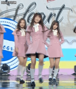 프로미스나인 음악방송 중 서로 부딪혔던 송하영과 장규리.gif | 인스티즈