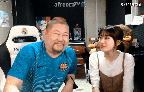 여자가 남자 때리면 개그로 웃고넘어가면서 | 인스티즈