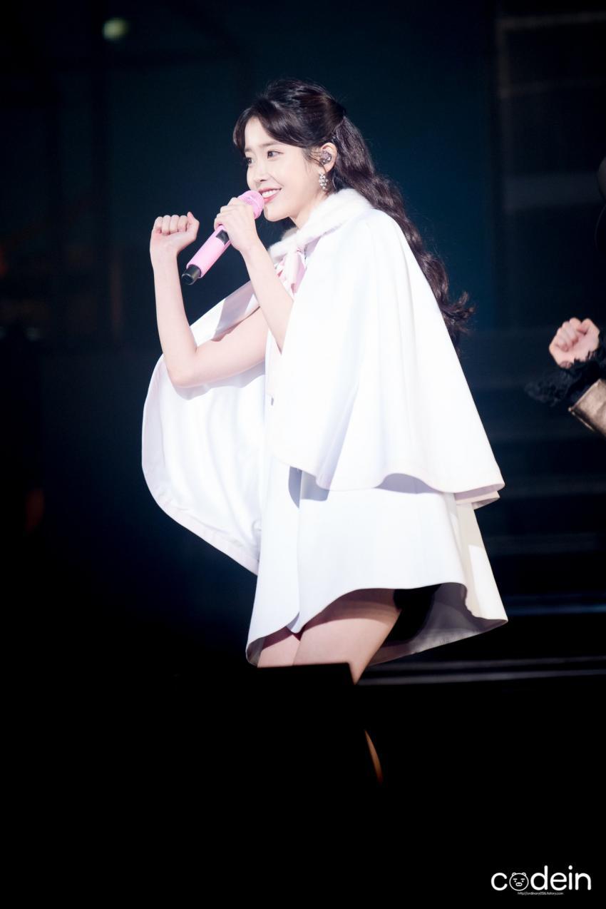 아이유 콘서트 中 가장 예뻤던 의상 | 인스티즈