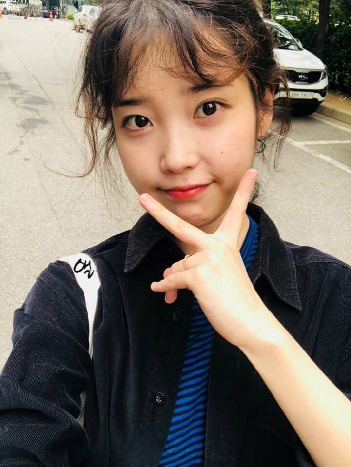 아이유 여친짤 일수도 아닐수도 있는 사진들 .jpg | 인스티즈
