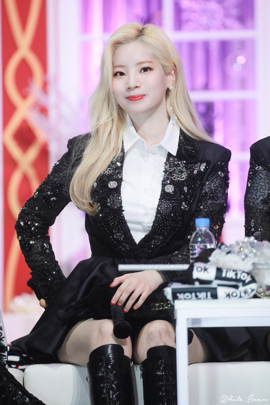 하늘하늘한 드레스입고 여성미 뿜뿜 뽐내는 두부 다현이~ | 인스티즈